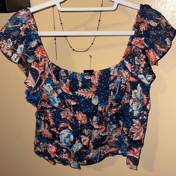 Women’s Express Floral Ruffle Sleeve Crop Top - Picture 4 of 6